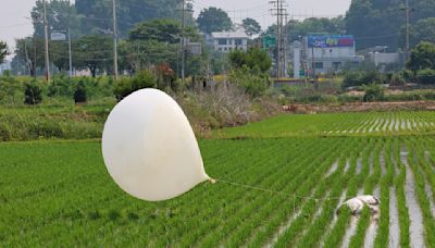 日相訪南韓兩天...北韓再空飄數百個垃圾氣球 內容物全曝光