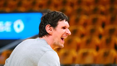 Rockets' Boban Marjanović Intentionally Misses Free Throw for Clippers Fans