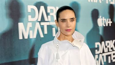 El inesperado look de Jennifer Connelly a los 53 años en el que lo apuesta todo al blanco