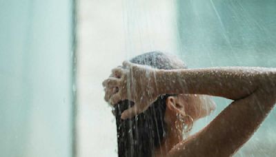 Cheveux fins : voici la fréquence de lavage idéale selon des experts