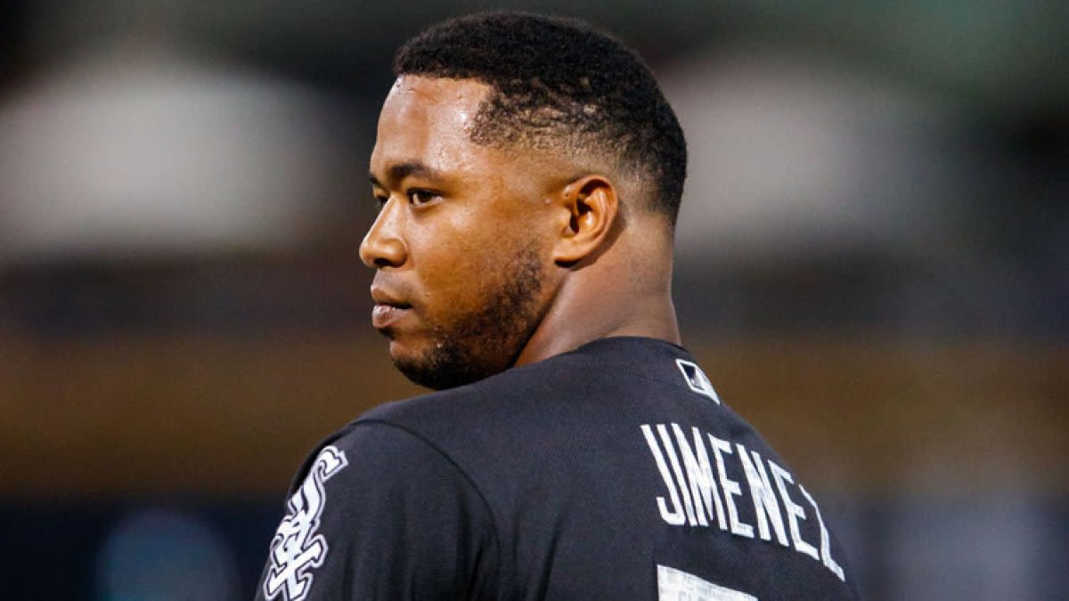 Eloy Jiménez leaves White Sox game with injury