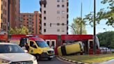 Aparatoso accidente entre un turismo y el tranvía en València