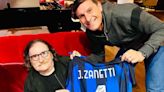 Video: así fue el emotivo encuentro de Charly García y Javier Zanetti en Puerto Madero