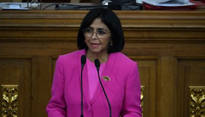 “No cualquiera puede entrar a Venezuela”, dice vicepresidenta Delcy Rodríguez mientras el Gobierno impide entrada al país de varios exmandatarios