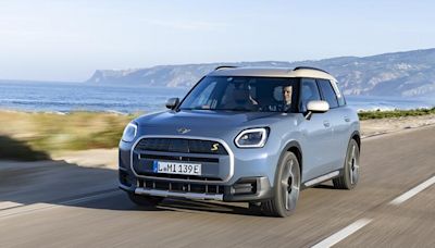 全新世代 Mini Cooper 三門掀背進駐全台展示中心，純電 Mini Countryman 同步亮相