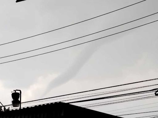 FOTOS: Reportan formación de "cola de agua" en Toluca; dejó granizo y vientos que se llevaron árboles y techos | El Universal