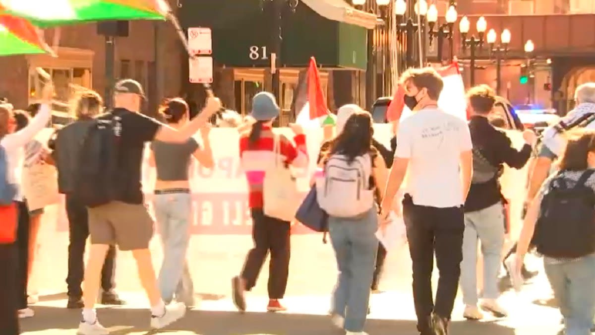 Traffic disrupted as protests held in Loop during President Biden's Chicago visit for fundraiser