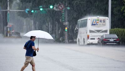 快訊／天色灰濛濛！「大雷雨」突襲高雄、屏東 暴雨警戒區域出爐