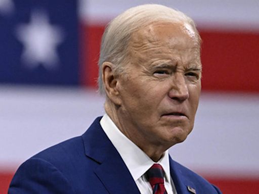 Joe Biden está perdiendo el apoyo de los votantes jóvenes, revela encuesta - La Opinión