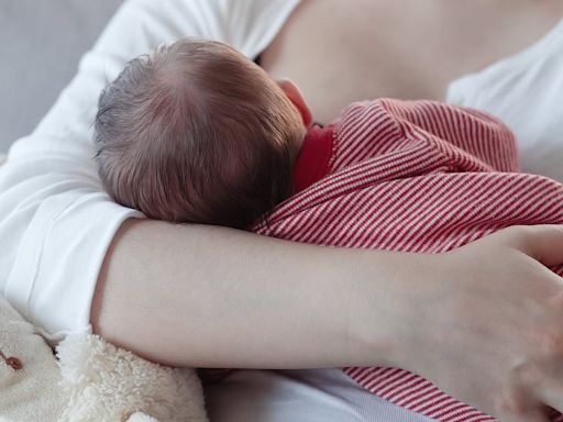 Medics slam the WHO for ordering women to breastfeed for SIX MONTHS