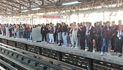 Metro CDMX hoy: Persona baja a las vías en Línea B y se arma el caos