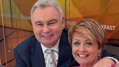 Eamonn Holmes flashes wedding ring amid Ruth Langsford split