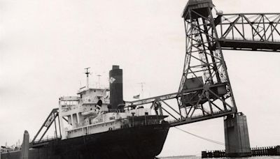 1977 ship crash closed Benjamin Harrison Bridge near Hopewell