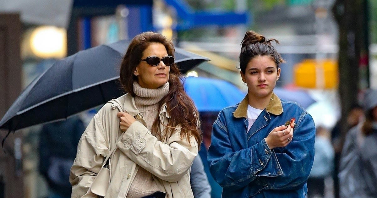 Katie Holmes & Suri Cruise Prove Baggy Jeans Work At Any Age