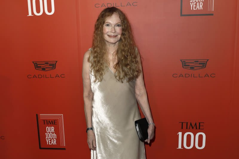 Mia Farrow, Patti LuPone to star in Broadway comedy 'The Roommate'