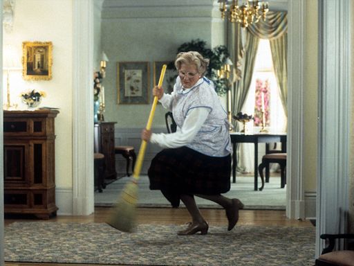 "Mrs. Doubtfire" star says Robin Williams wrote to her high school principal defending her