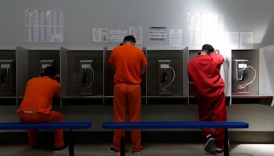 Detenidos en un centro de ICE en California cumplen una semana en huelga de hambre por las condiciones de su encierro
