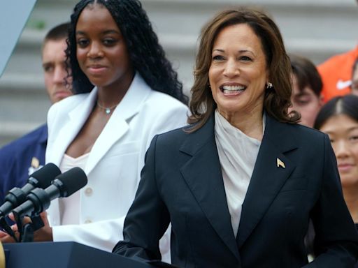 Kamala Harris hace su primera aparición tras la renuncia del presidente: "Conocí a Biden a través de su hijo Bob"