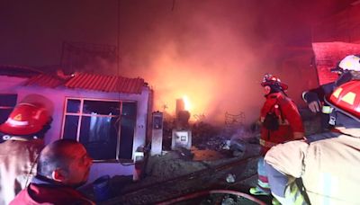 Ventanilla: Incendio de gran magnitud arrasa con al menos diez casas en asentamiento humano