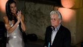 El momento fan de la reina Letizia con Michael Douglas: confidencias y muchas risas en el Atlàntida Film Fest