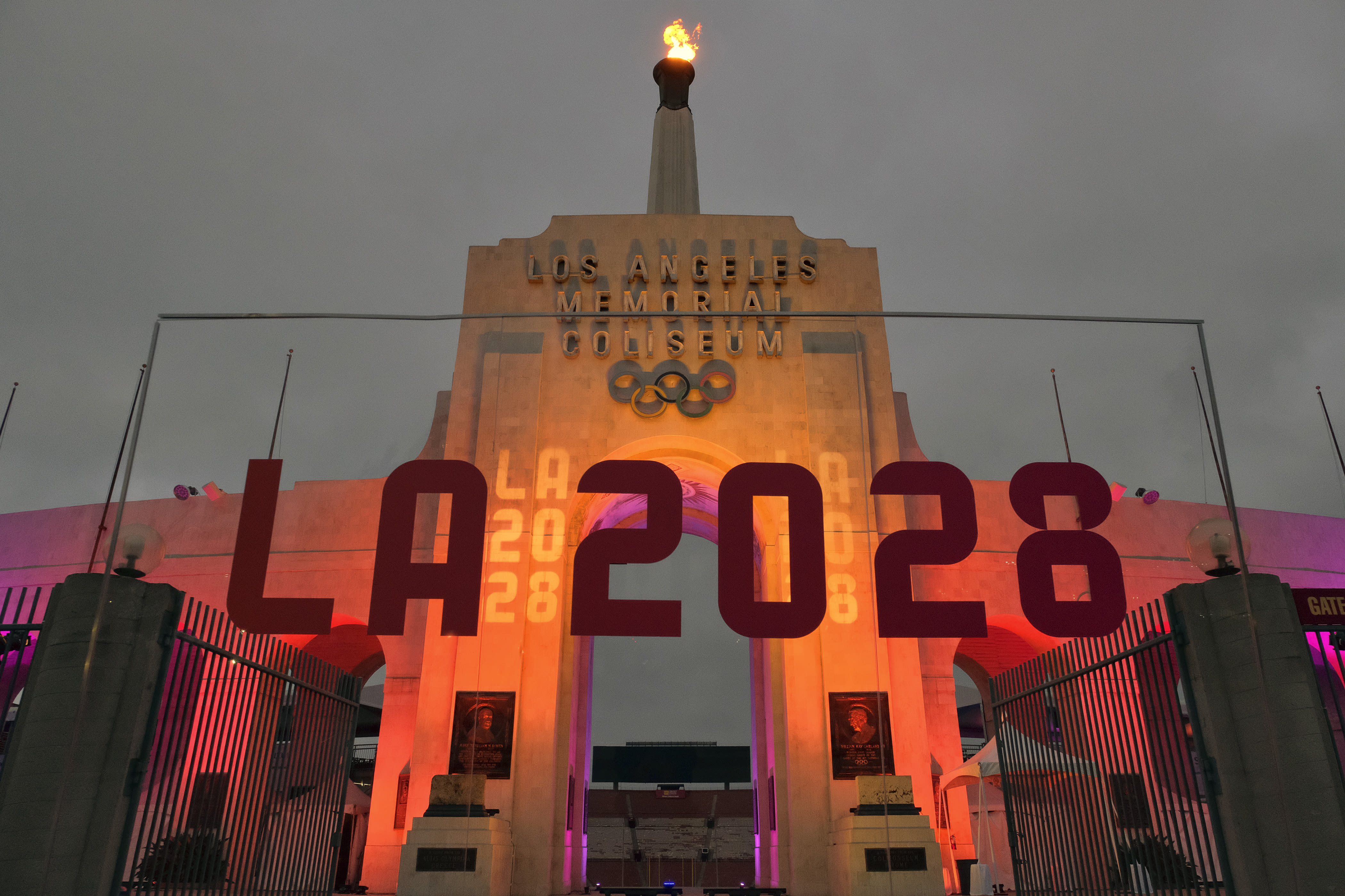 Los Angeles Olympics make a preposterous promise: ‘No-car Games’ in 2028