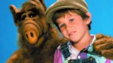 Murió el niño de la serie de los 80' 'ALF': Su perro también falleció