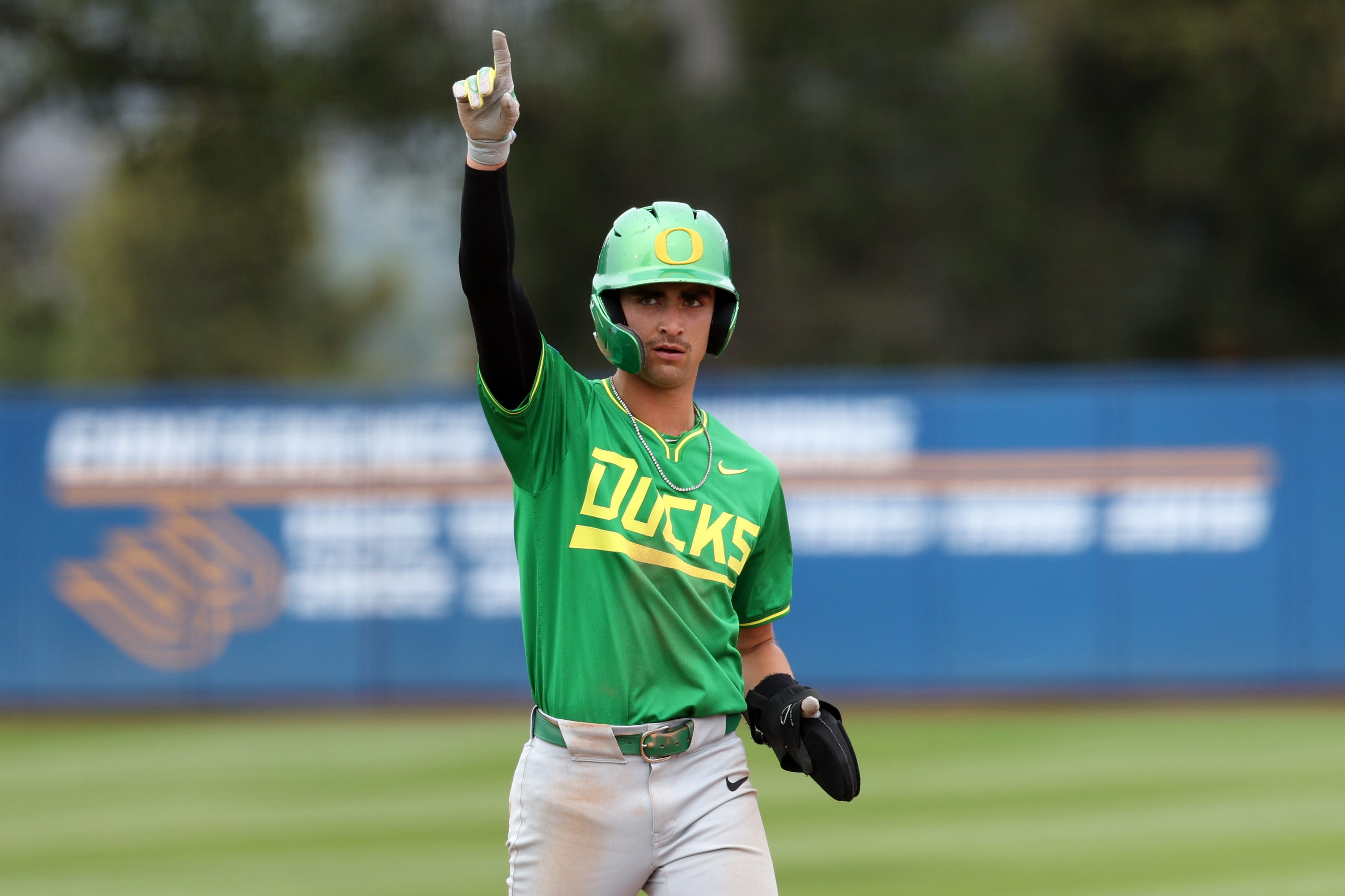 Oregon baseball advances to 2nd straight super regional for first time in school history