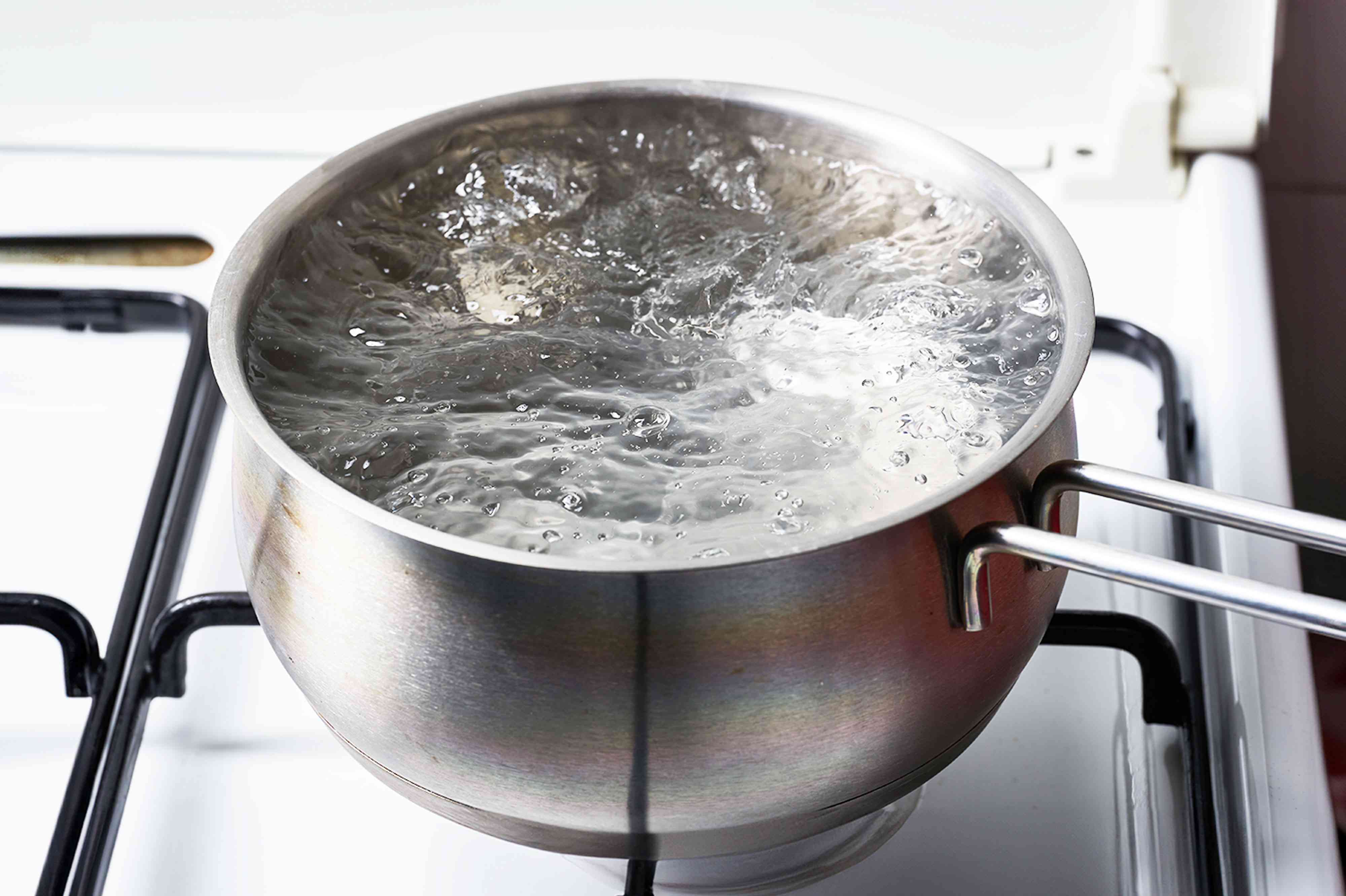 How a Rolling Boil Is Different From Simmering