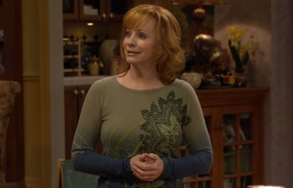 Is Happy's Place A Reba Reboot? Ms. McEntire's New Comedy, Explained