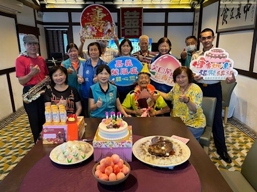 百歲嘉義榮民嵩壽 高唱中華民國頌樂開懷 | 蕃新聞