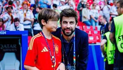 Gerard Piqué y su hijo Milan vibran con la victoria de la Selección junto a Carles Puyol y Vanesa Lorenzo