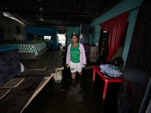 Life in water and mud: Colombians fed up with constant flooding