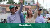 Leonel e Ingrid Mendoza encabezan caravana en Santo Domingo Norte