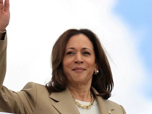 Quién es Kamala Harris, la favorita para reemplazar a Biden en la carrera presidencial