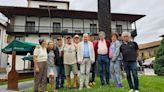 Los acuarelistas de Villaviciosa celebran su quinta feria, con homenaje a Favila: 'Lo estoy disfrutando mucho'