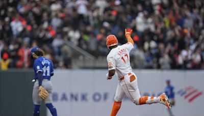 Giants rally in ninth to beat Blue Jays 4-3 in wild finish