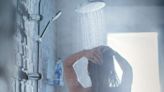 Médico dice que no se baña ni usa desodorante desde hace 10 años; dio razón que impacta