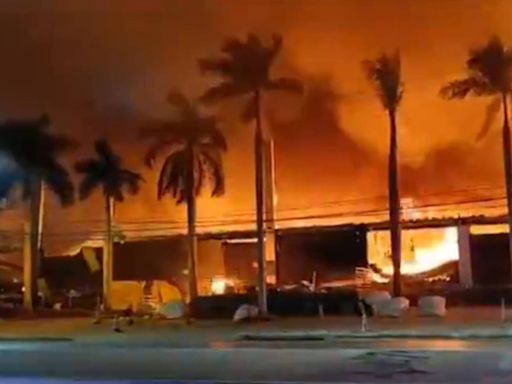 Shopping é destruído por incêndio em Cuiabá