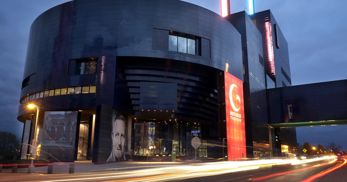 Guthrie Theater front-facing staffers move to form a union