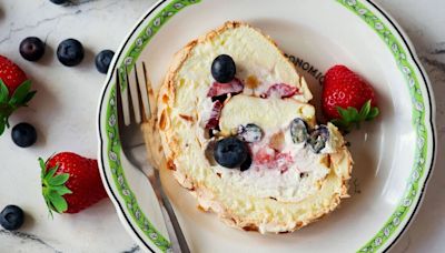 Mary Berry's tasty strawberry meringue roulade has just six ingredients - recipe