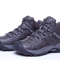 Designed to keep the feet dry in wet and rainy conditions Often made with waterproof materials such as Gore-Tex or other waterproof membranes Ideal for those who work outdoors or in wet environments