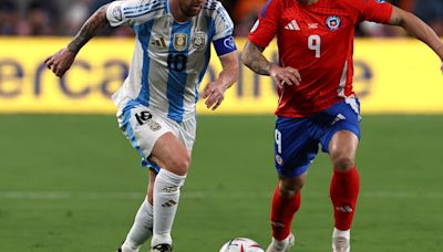 Argentina edge Chile 1-0 to seal Copa America quarter-final place