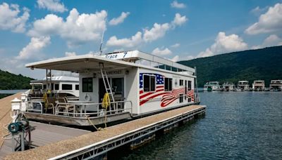 The only lake in Pennsylvania where you can rent houseboats