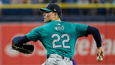 Mariners starter Bryan Woo leaves with right hamstring tightness