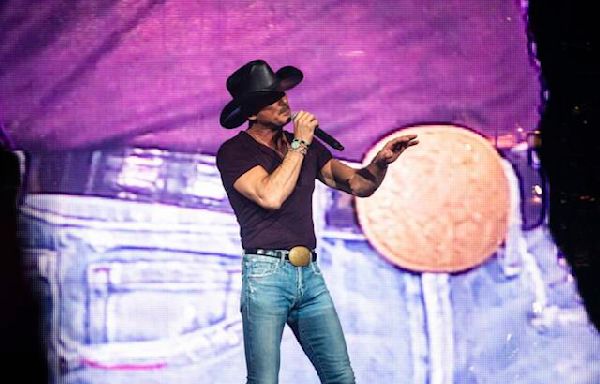 Tim McGraw draws country music fans to Pittsburgh for 'Standing Room Only' tour