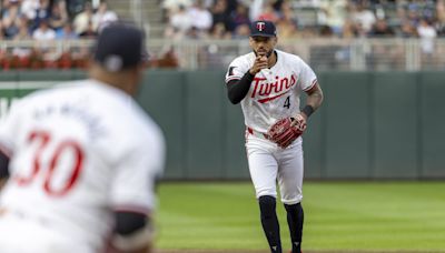 Watch: Twins' Carlos Correa fist bumps heckling fan