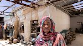 Miles de desplazados por la guerra de Sudán se refugian en bancos, escuelas y parques de bomberos saqueados
