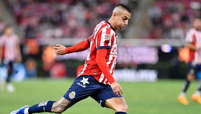 Chivas convoca a Roberto Alvarado, a pesar de ‘broma explosiva’