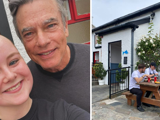 Hollywood star Peter Gallagher swaps the OC for a taste of Downings! - Donegal Daily