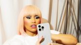 Nicki Minaj usa 'disfarce' em primeira aparição pública após ser detida por porte de drogas